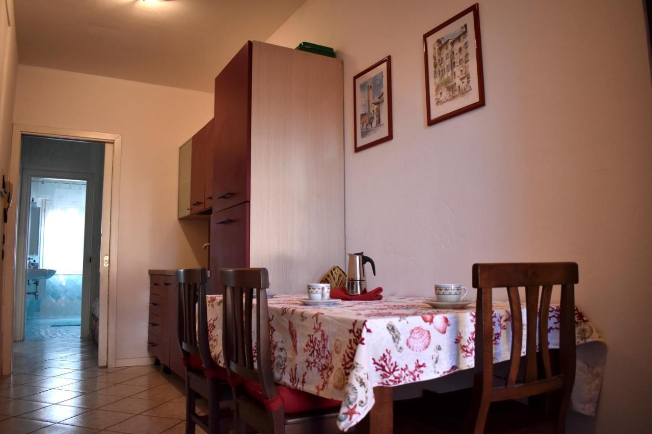 Appartamenti Villa Lina Desenzano del Garda Bagian luar foto