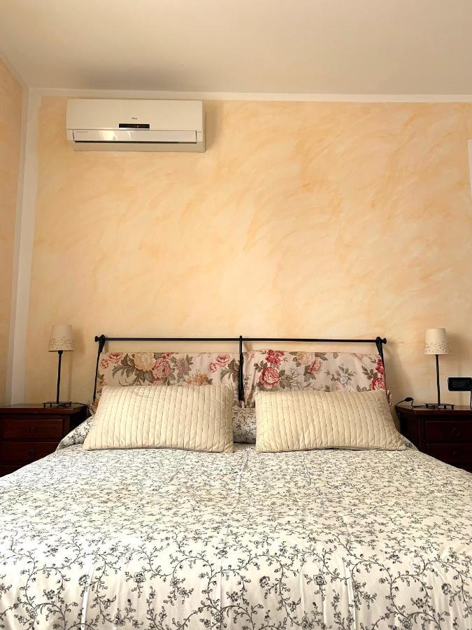 Appartamenti Villa Lina Desenzano del Garda Bagian luar foto