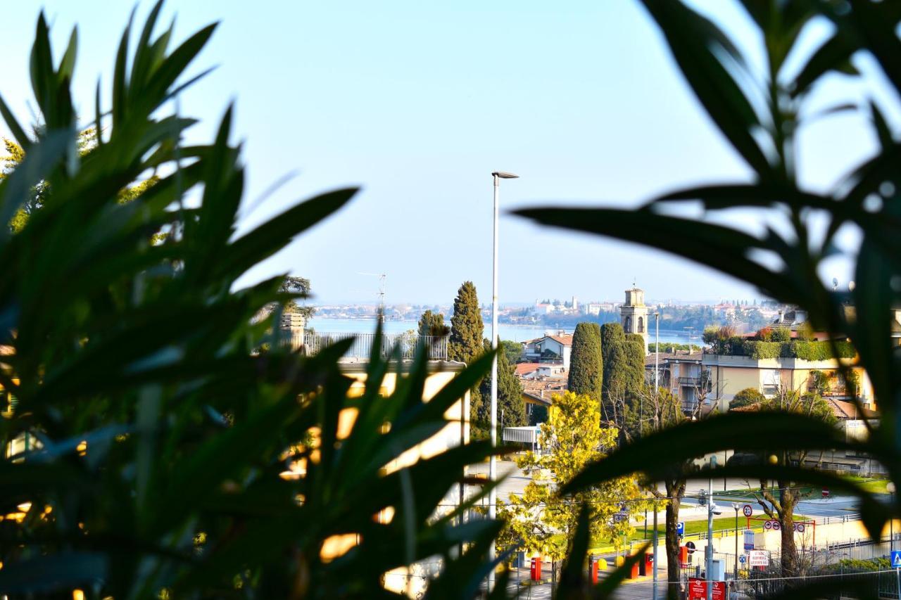 Appartamenti Villa Lina Desenzano del Garda Bagian luar foto
