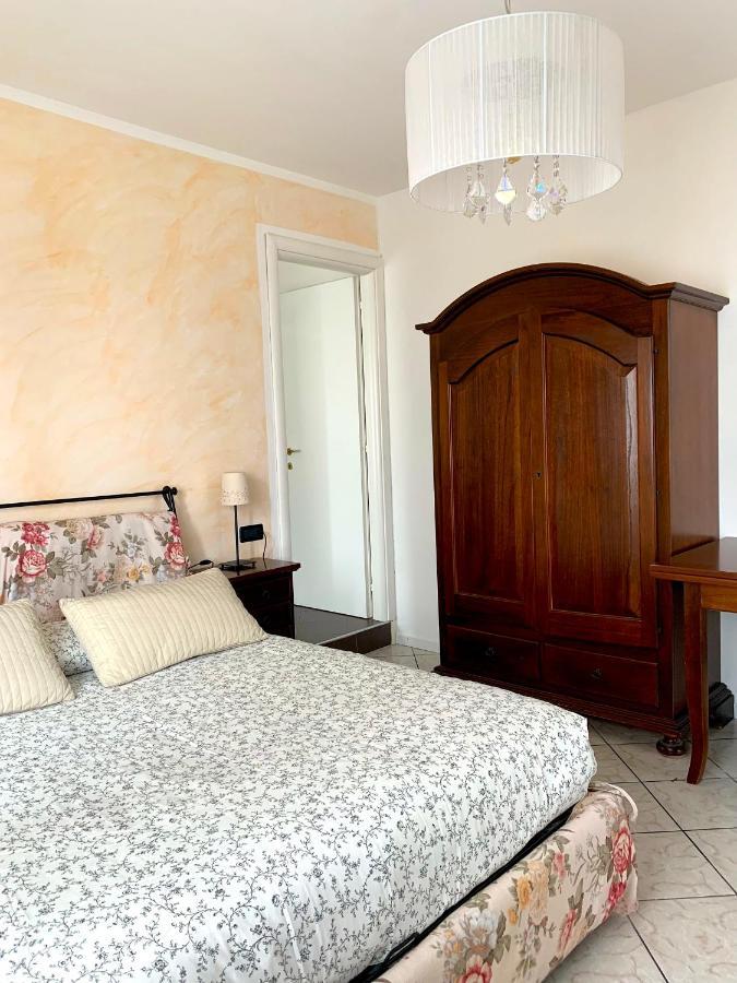 Appartamenti Villa Lina Desenzano del Garda Bagian luar foto