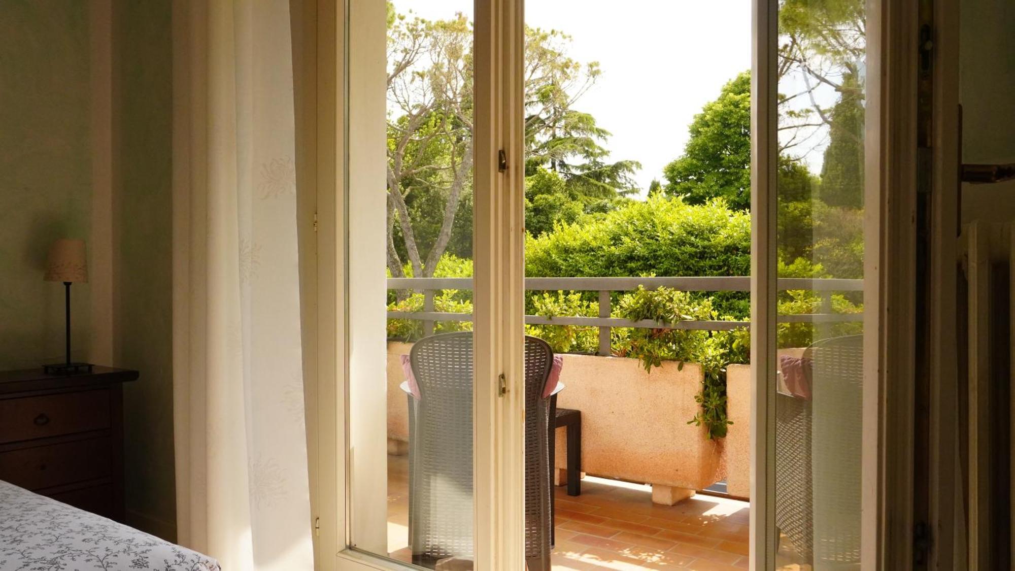 Appartamenti Villa Lina Desenzano del Garda Bagian luar foto